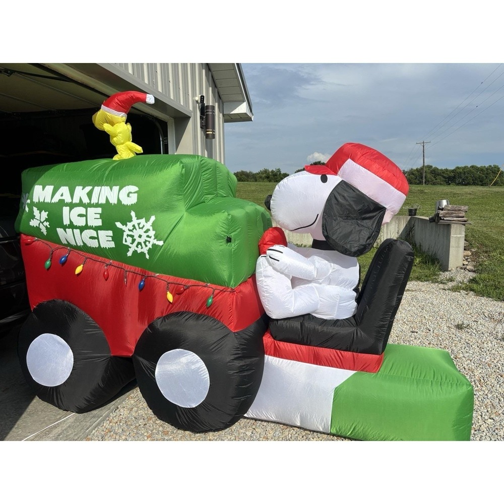 2018 Gemmy Peanuts Snoopy and Woodstock Zamboni Christmas Airblown Inflatable